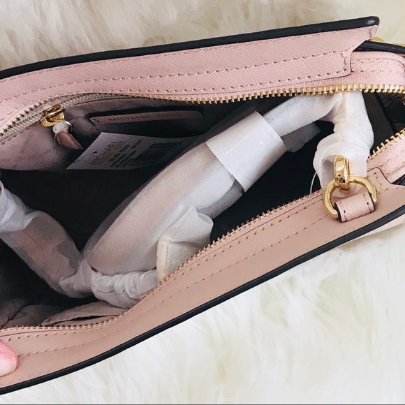 ♦️SOLD♦️ Michael Kors Selma Messenger Wallet Set - Picture 7 of 8